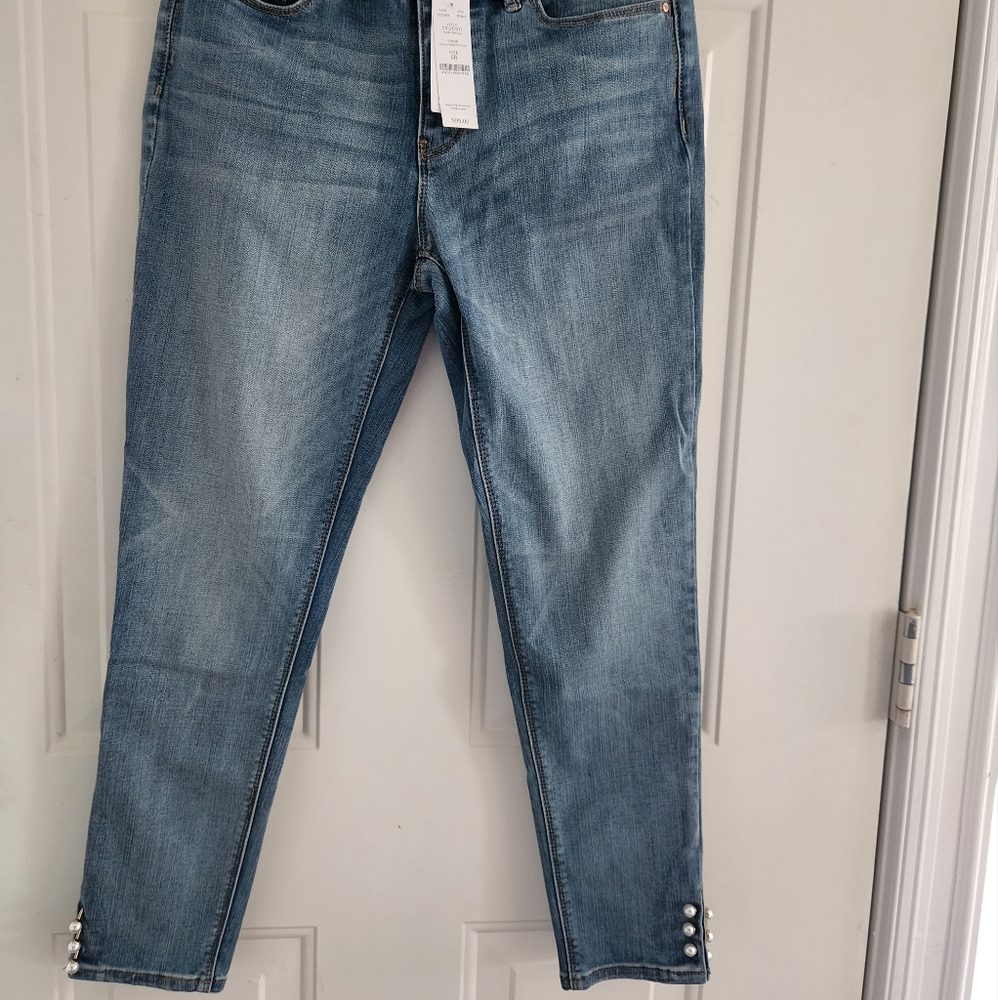 Crop jeans, pearls